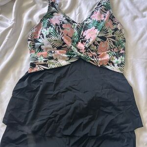 Floral Twist Front Black Tankini Top